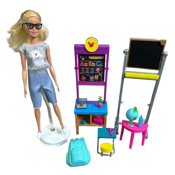 Barbie Teacher Fashion Doll & Classroom School Daycare Playset‎ with Accessories - Picture 1 of 4